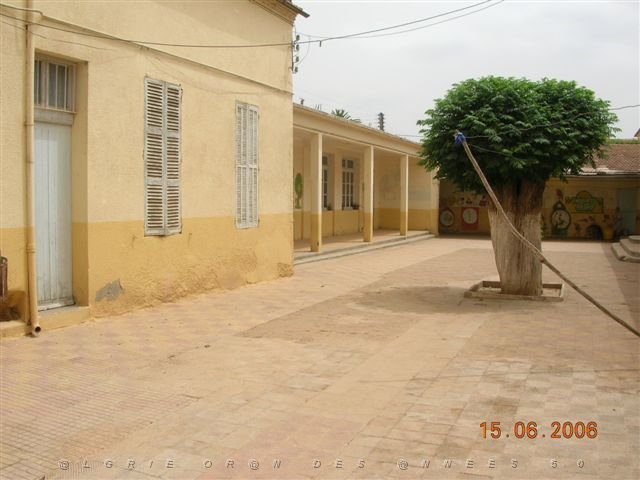 PERREGEAUX 06 2006 ECOLE DES SOEURS 02.jpg -           